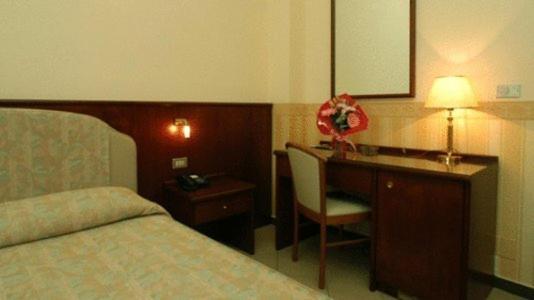 Hotel Olimpic Castel Maggiore Exterior photo