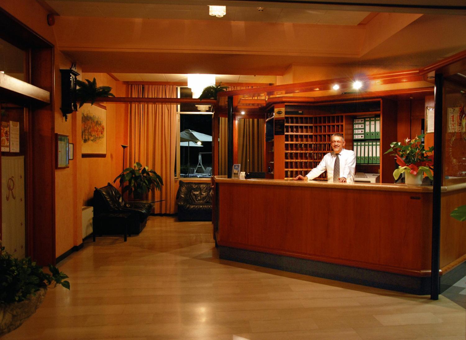 Hotel Olimpic Castel Maggiore Exterior photo