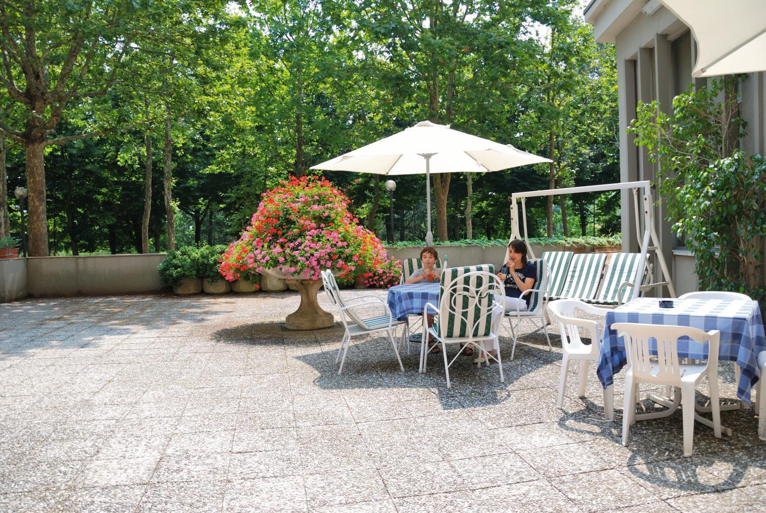 Hotel Olimpic Castel Maggiore Exterior photo