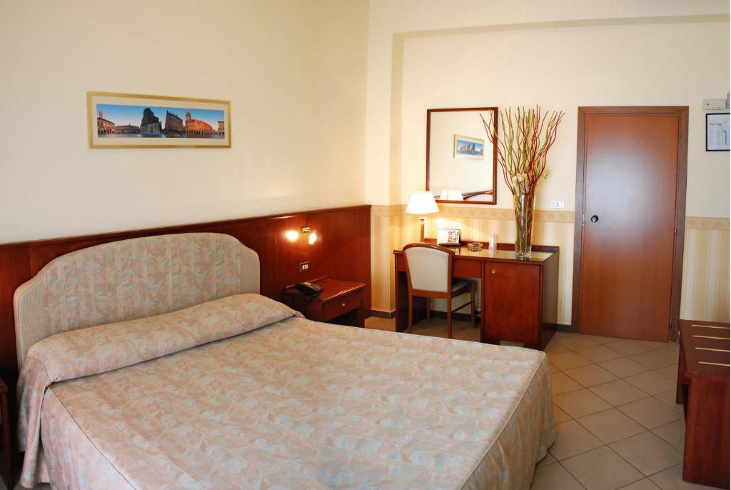 Hotel Olimpic Castel Maggiore Exterior photo